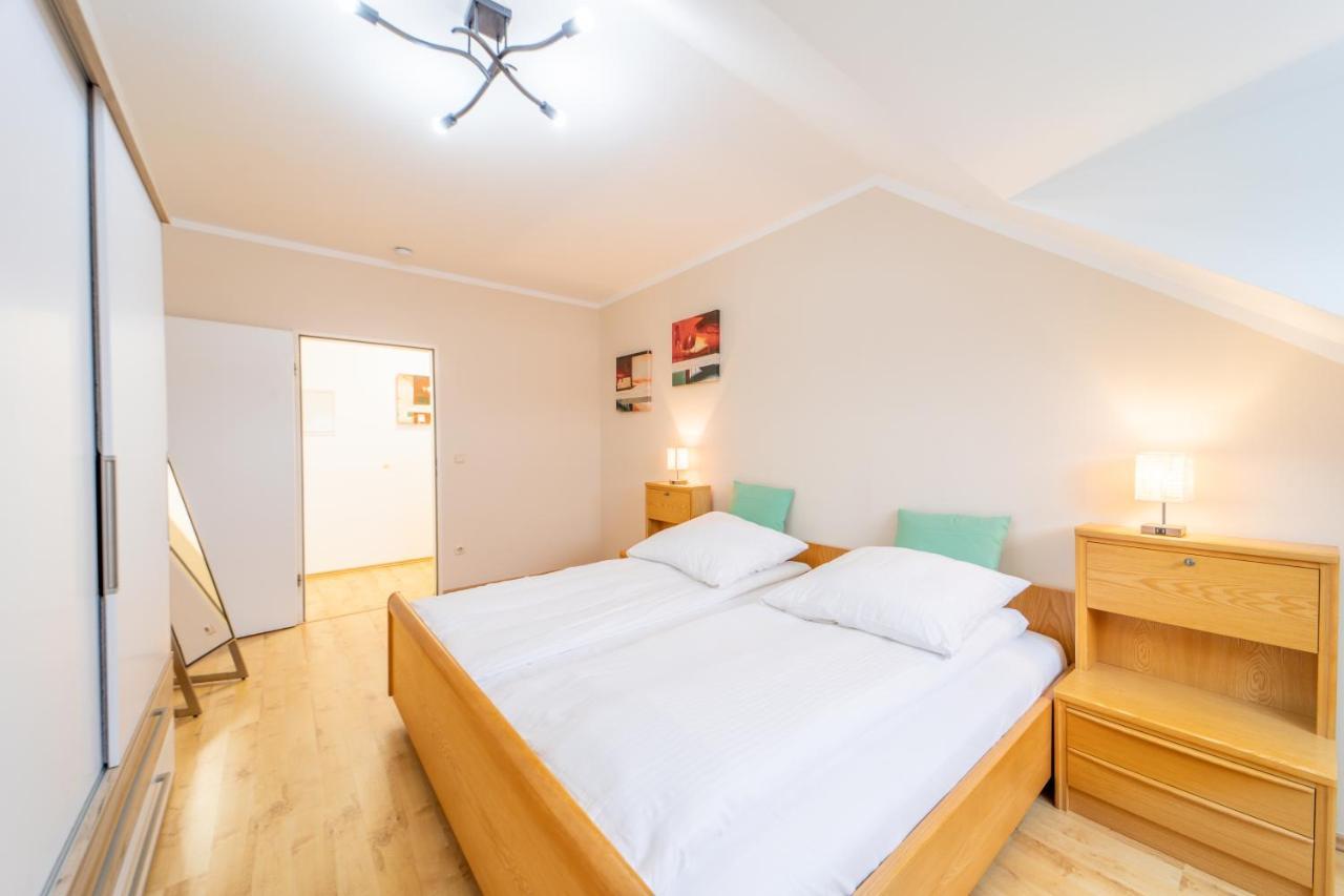 Moderne Dachgeschosswohnung - Parkplatz - Netflix Coburg Exterior photo