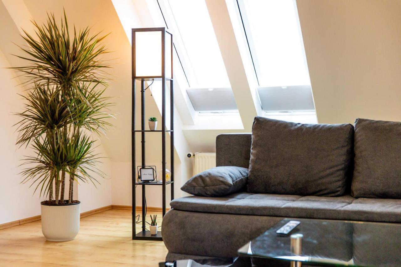 Moderne Dachgeschosswohnung - Parkplatz - Netflix Coburg Exterior photo